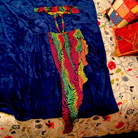 Dresses - Picture 3 of 5